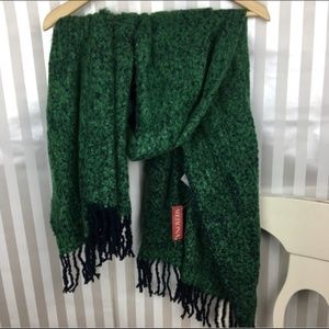 NWT Warm and cozy extra-large green Merona scarf